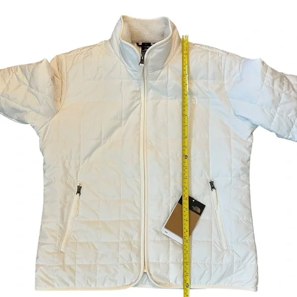 The North Face Women's White Puffer Jacket - Picture 7 of 16